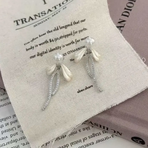 🤍🩶NEW🤍🩶 GORGEOUS!! CZ Freshwater Pearl Bow Dangle Earrings - Picture 4 of 16